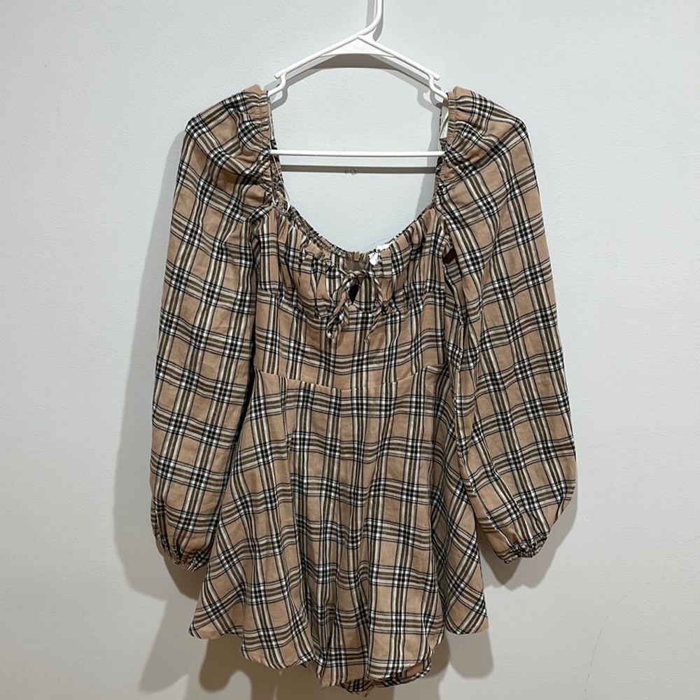 Princess Polly US size 2 beige plaid romper. gently worn perfect condition
